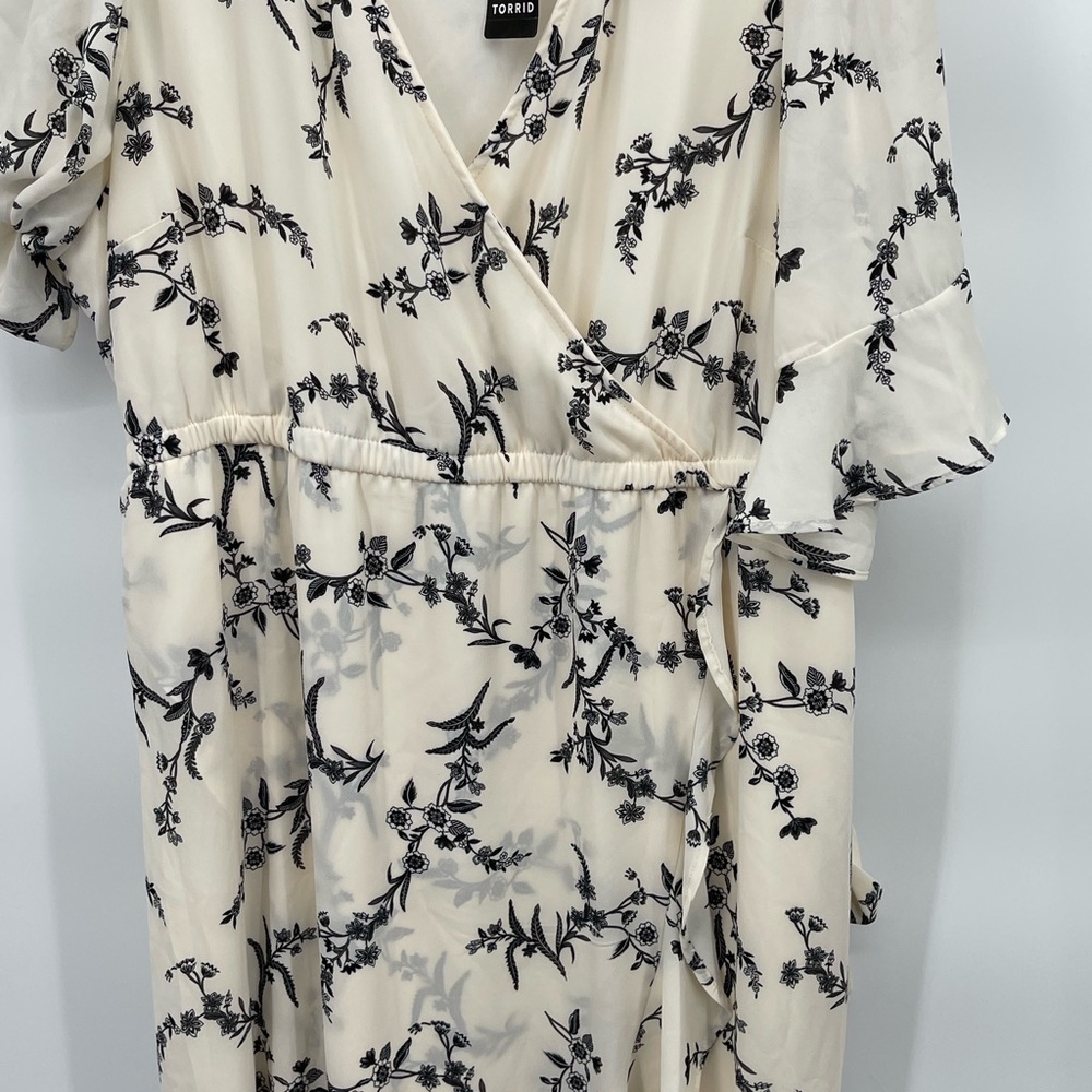 Torrid Cream and Black Floral Maxi Dress - Picture 3 of 13